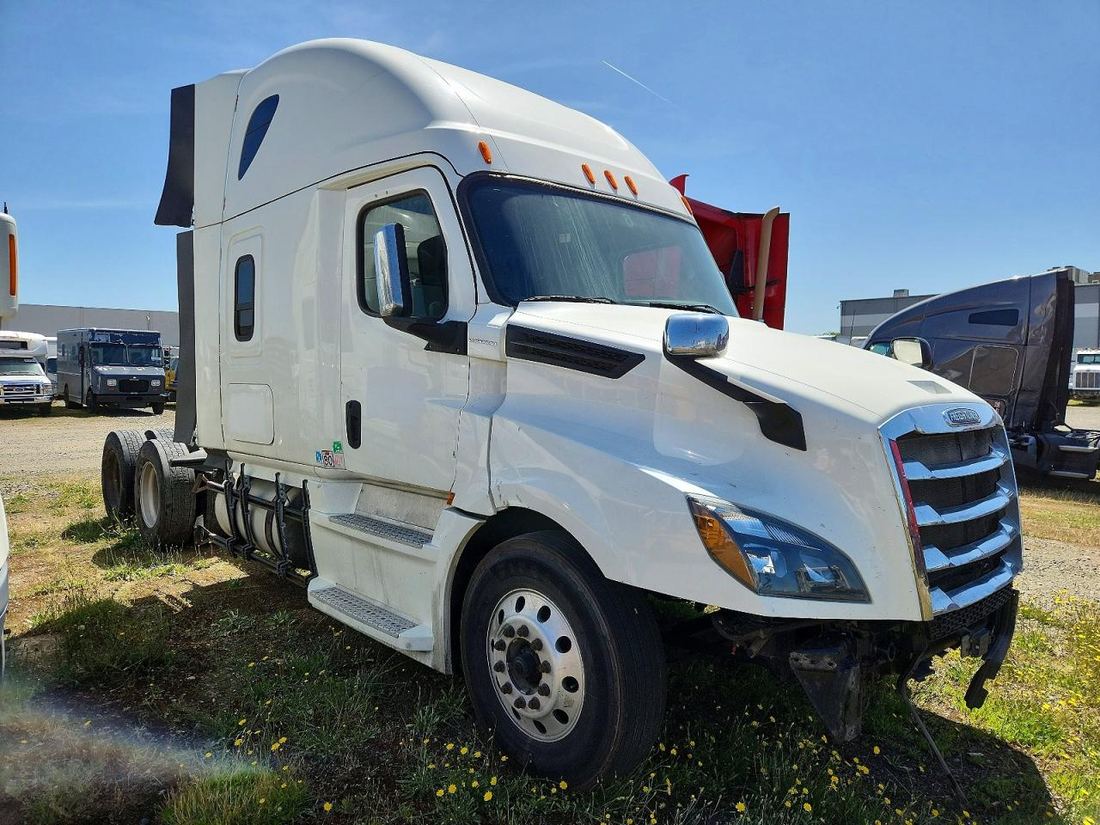 2020 FREIGHTLINER CASCADIA 126