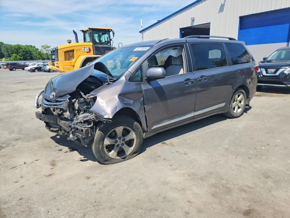2017 TOYOTA SIENNA