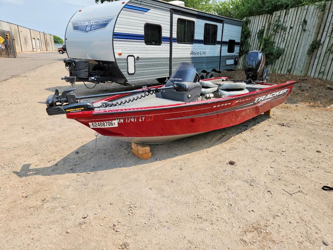 2019 TRACKER UNKNOWN