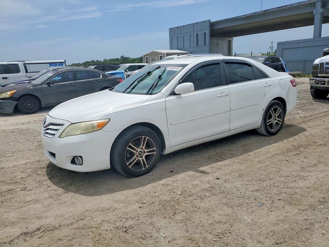 2011 TOYOTA CAMRY