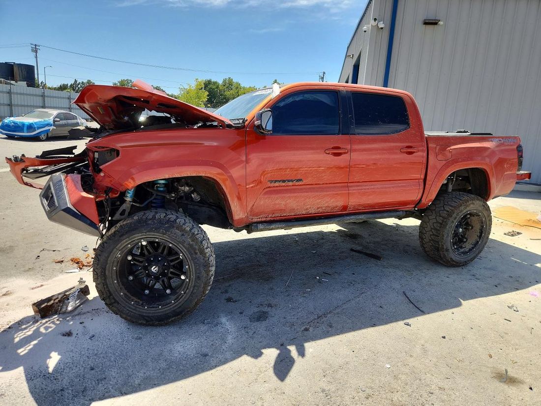 2017 TOYOTA TACOMA