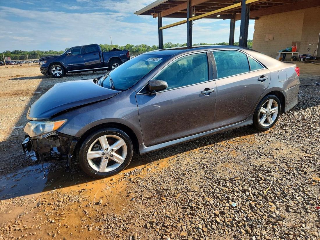 2014 TOYOTA CAMRY