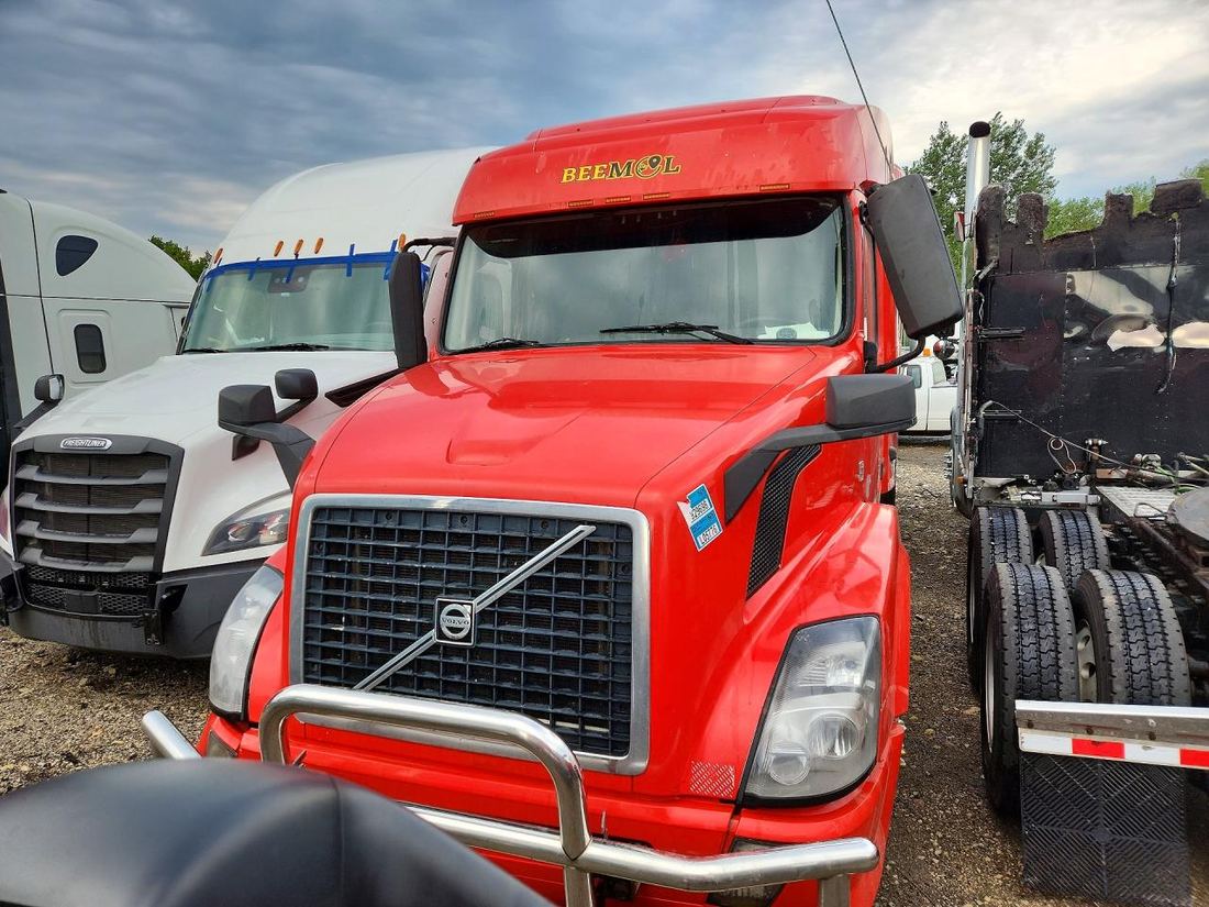 2014 VOLVO VNL62T