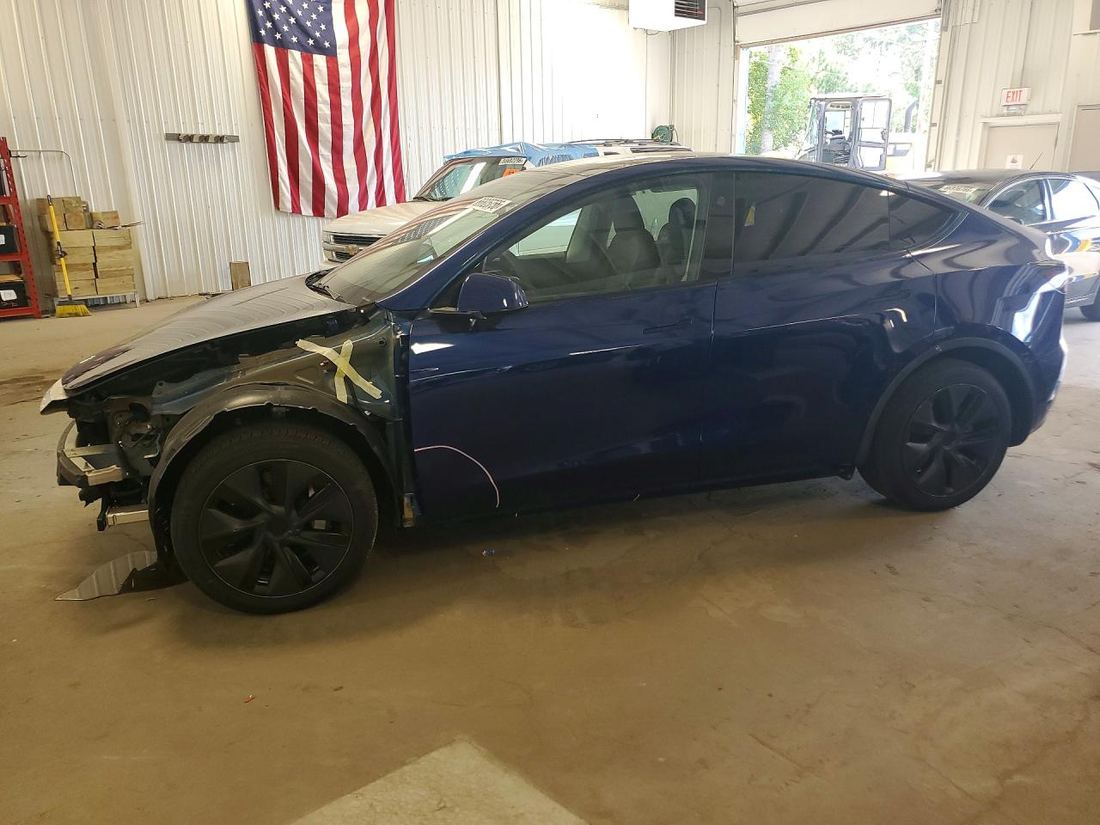 2025 TESLA MODEL Y