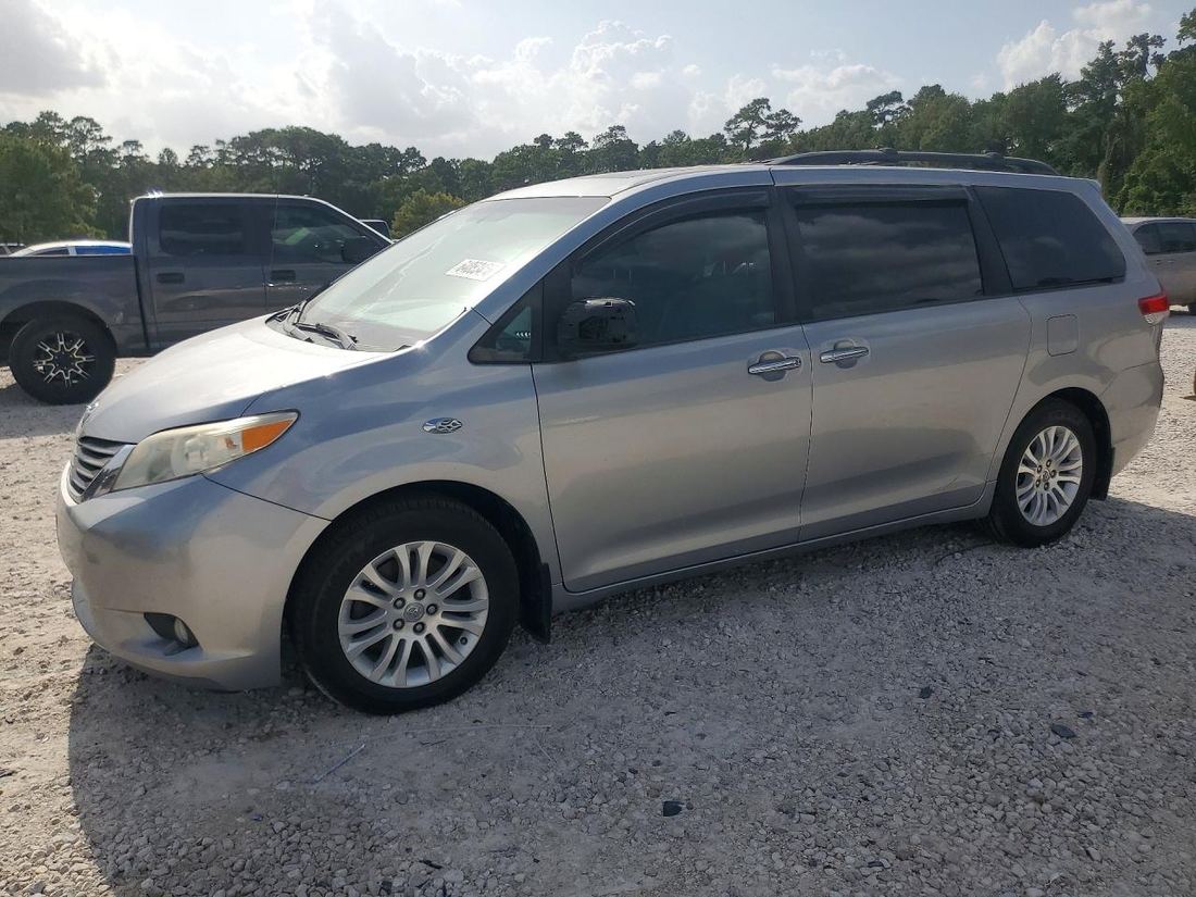 2013 TOYOTA SIENNA