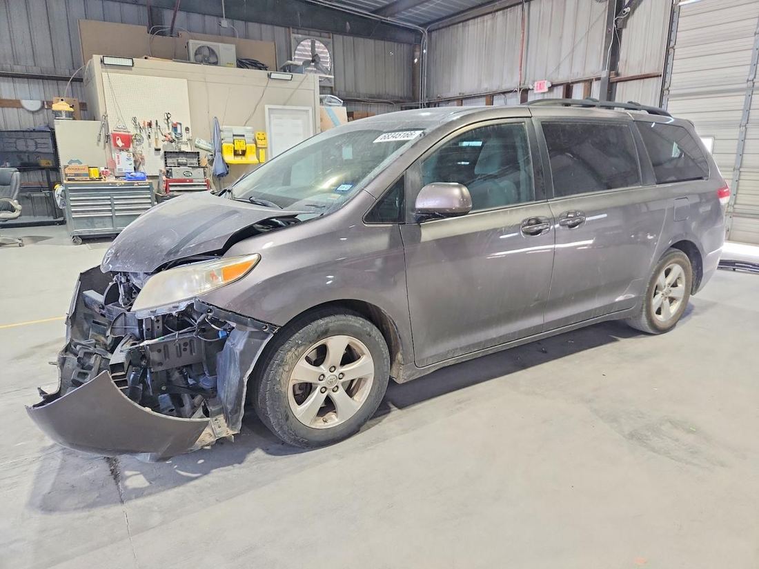 2014 TOYOTA SIENNA