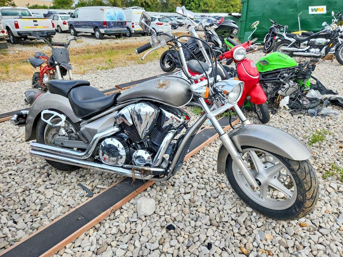2012 HONDA VT1300