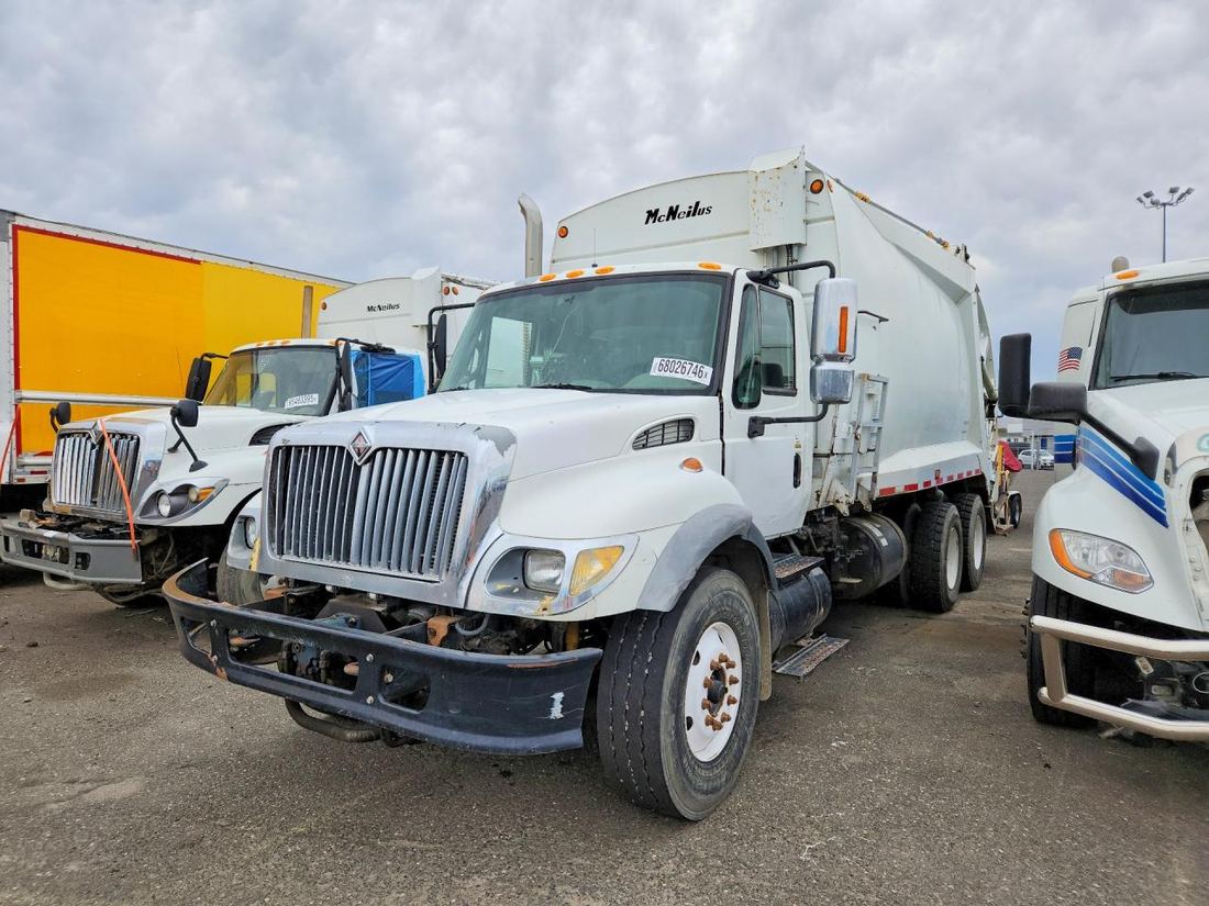 2004 INTERNATIONAL 7000