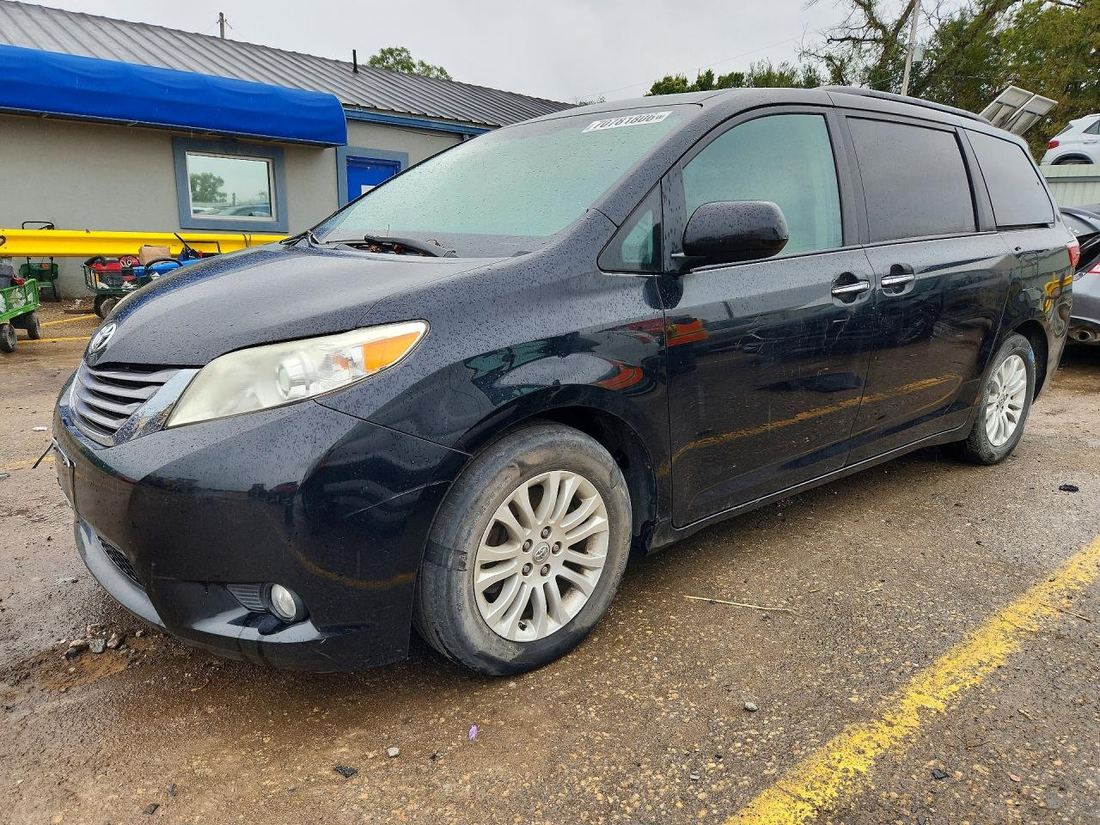 2016 TOYOTA SIENNA