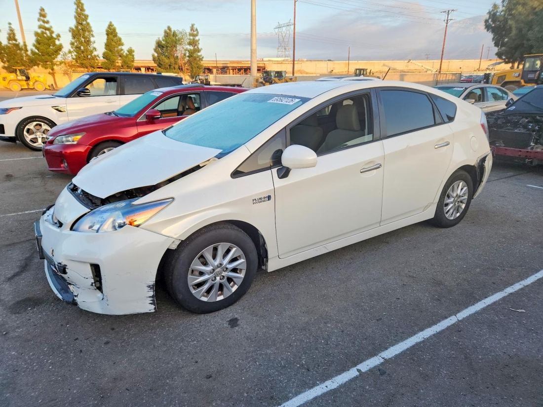 2014 TOYOTA PRIUS PLUG-IN HYBRID
