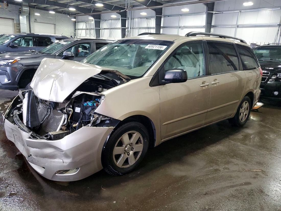 2010 TOYOTA SIENNA