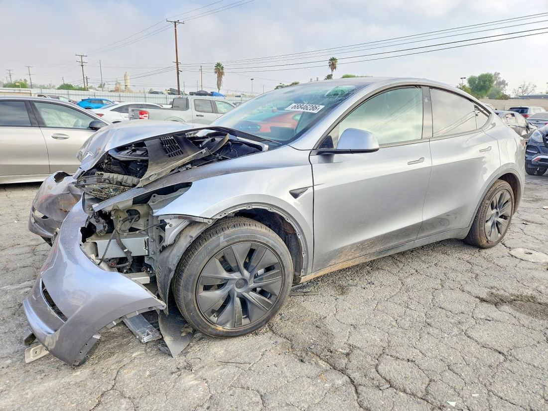 2025 TESLA MODEL Y