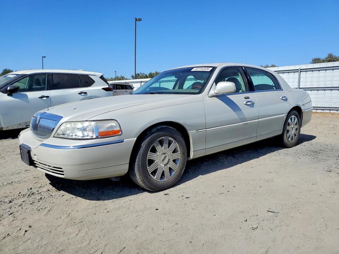 2005 LINCOLN TOWN CAR