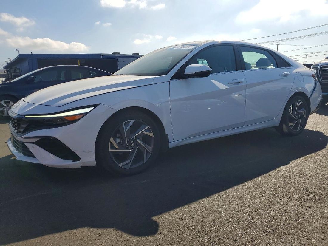 2024 HYUNDAI ELANTRA