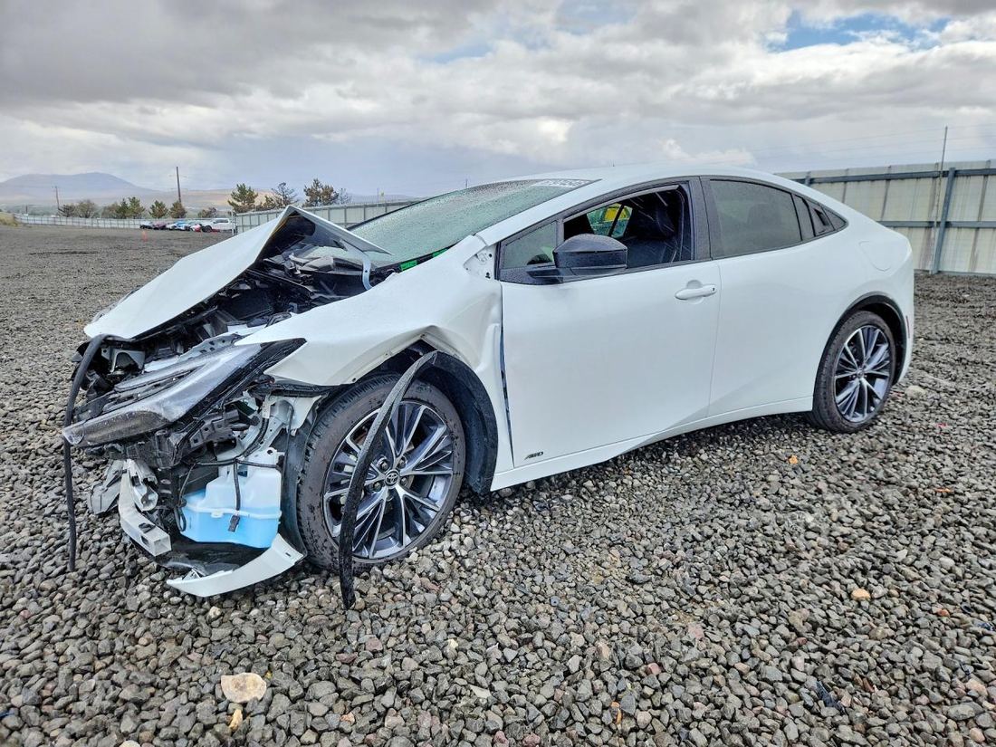 2024 TOYOTA PRIUS
