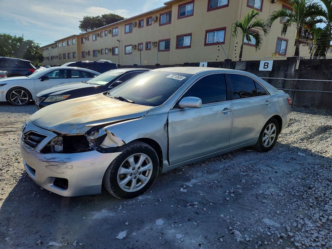 2011 TOYOTA CAMRY