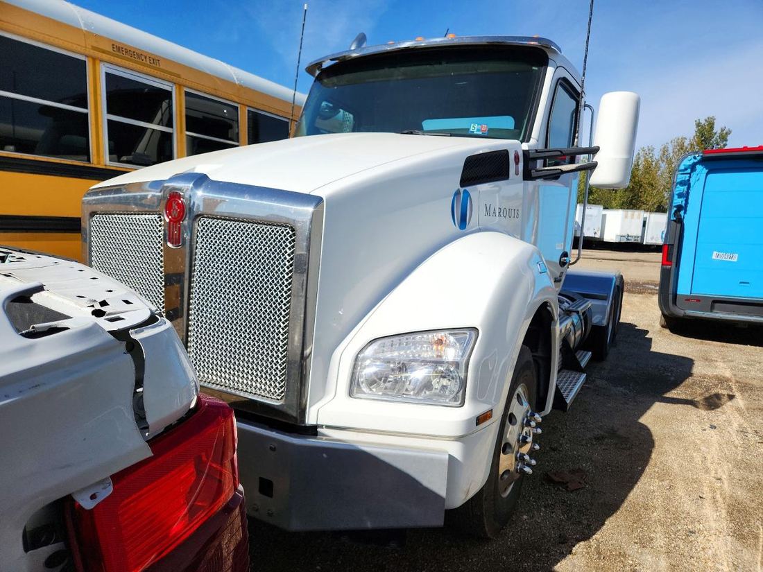2022 KENWORTH T880