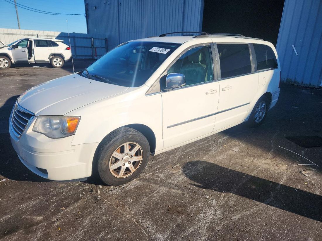 2010 CHRYSLER TOWN & COUNTRY