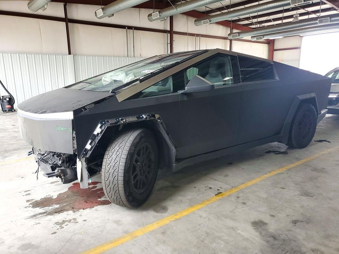 2025 TESLA CYBERTRUCK