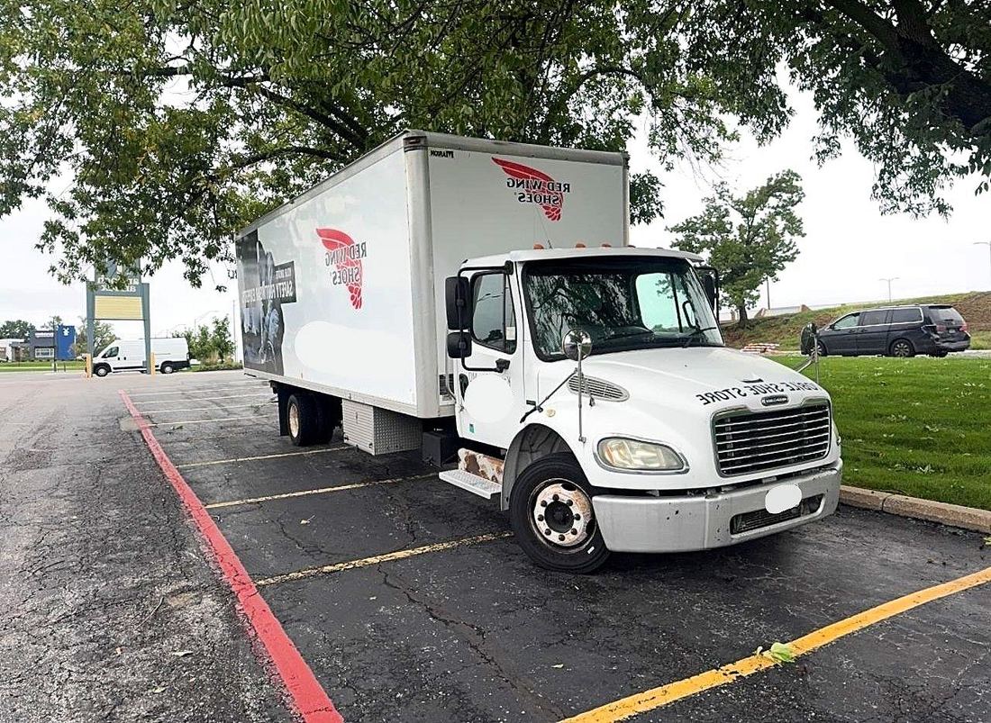 2005 FREIGHTLINER M2