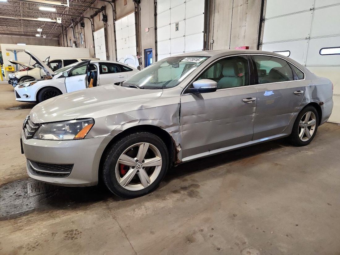 2013 VOLKSWAGEN PASSAT