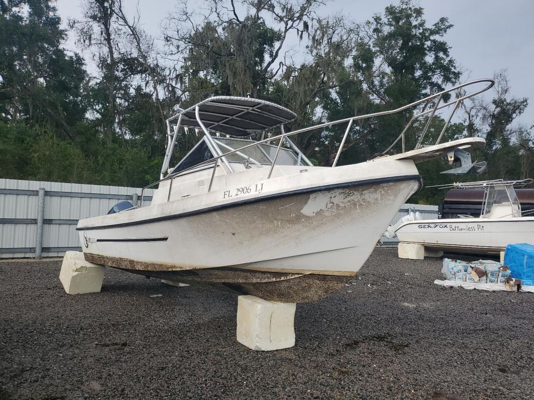 2000 C HAWK BOAT