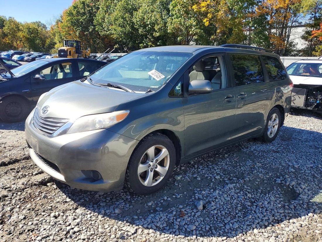 2013 TOYOTA SIENNA