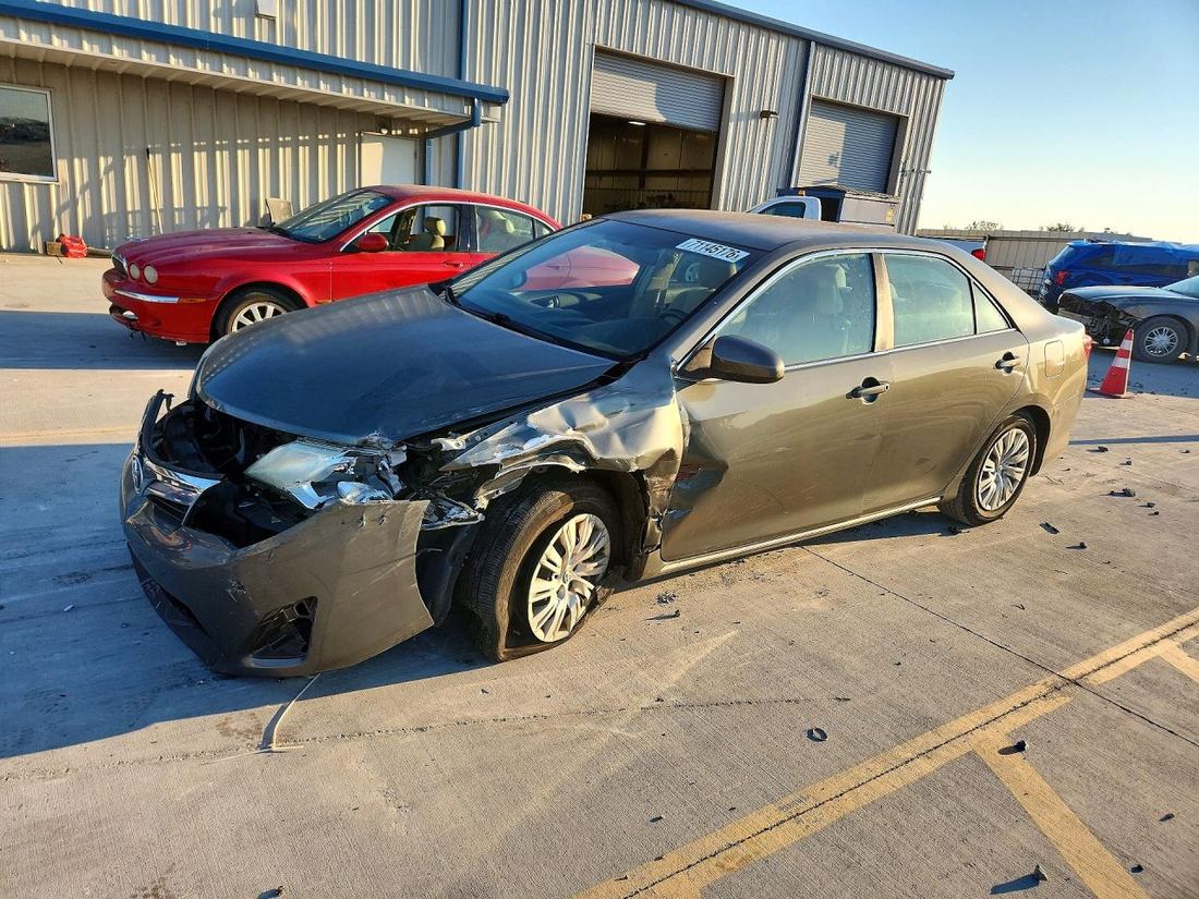 2014 TOYOTA CAMRY