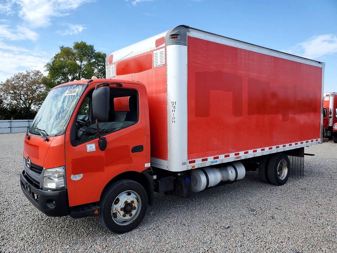2017 HINO 195