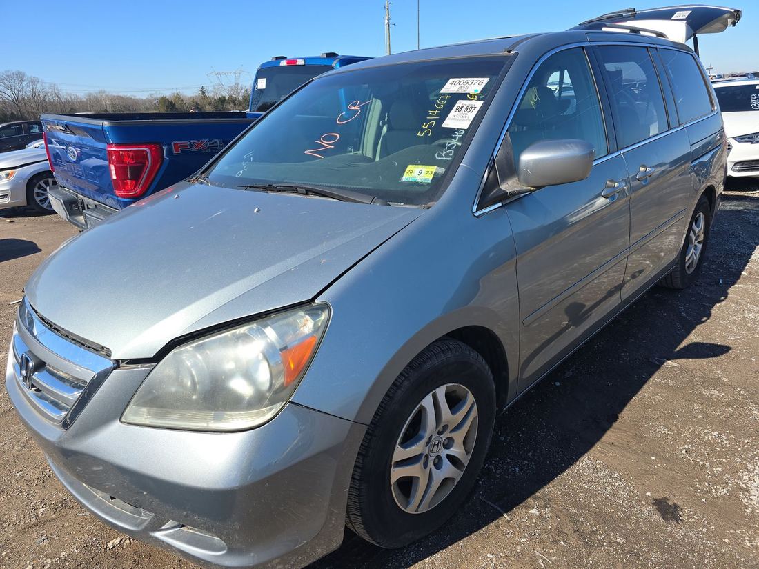 2005 HONDA with Leather