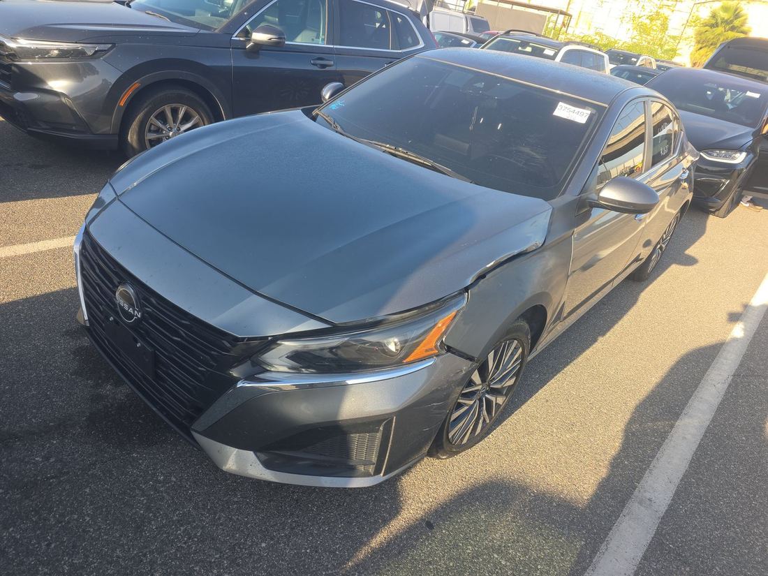 2023 NISSAN SV