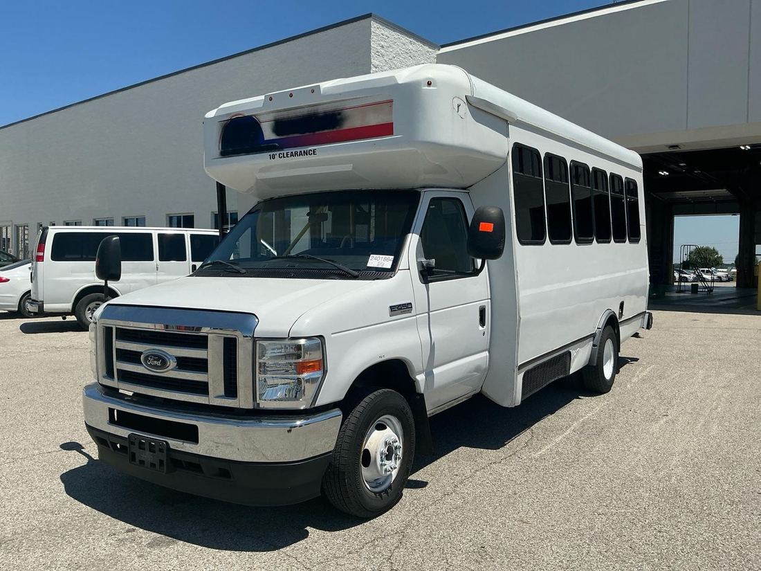 2017 FORD E-450