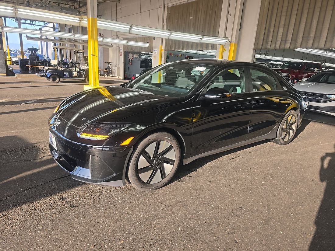 2024 HYUNDAI SE