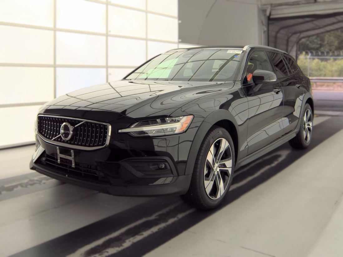 2025 VOLVO Plus