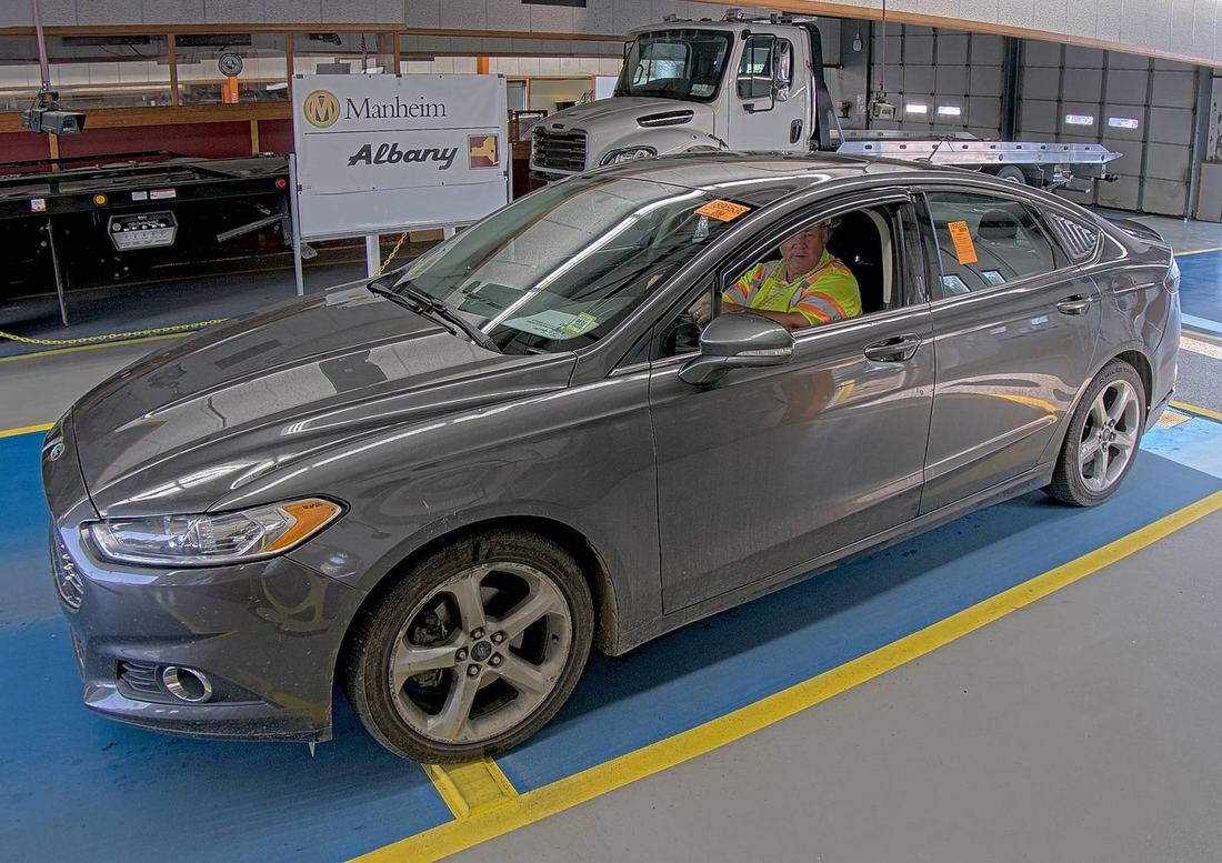 2015 FORD SE