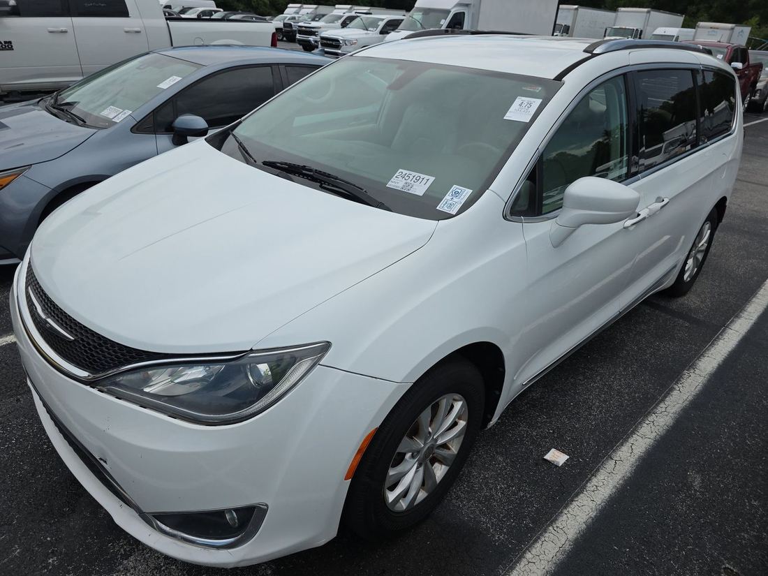 2018 CHRYSLER Touring L