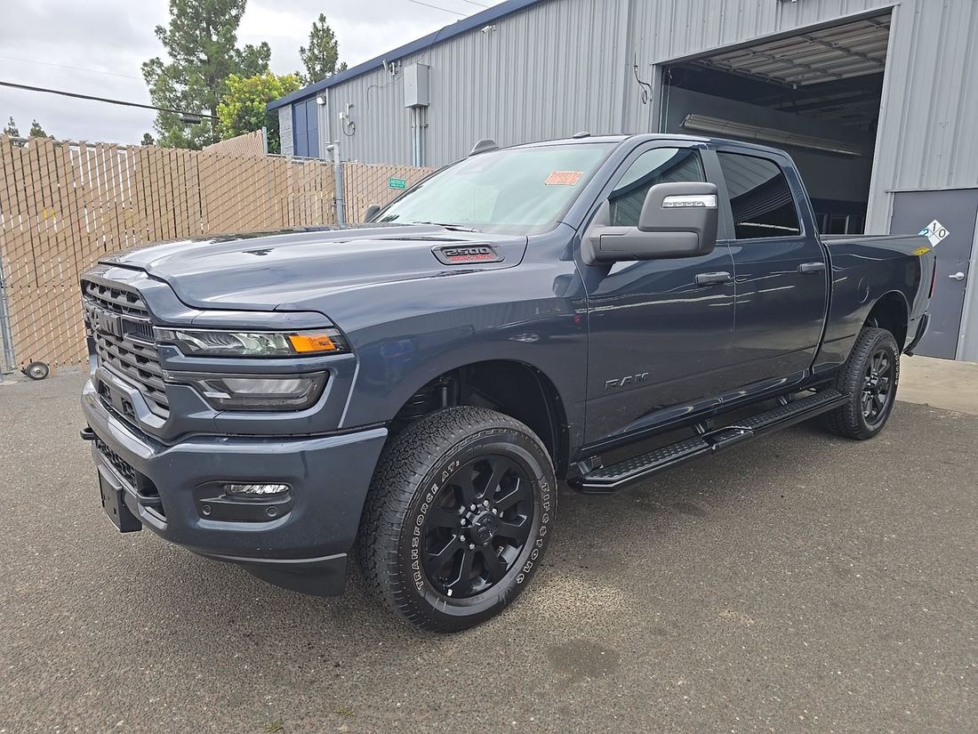 2025 RAM Big Horn/Lonestar