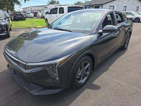 2025 Kia LX, LXS