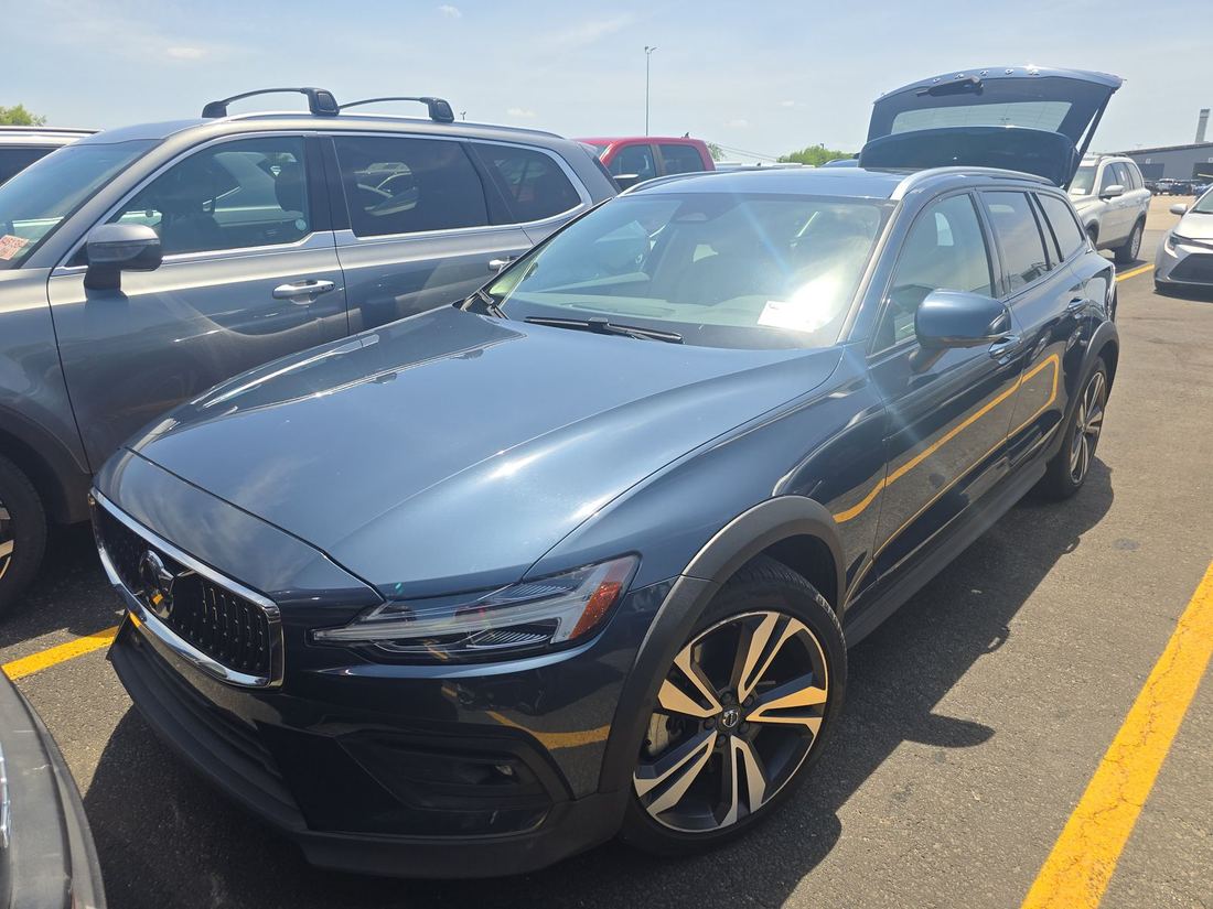 2025 Volvo Plus