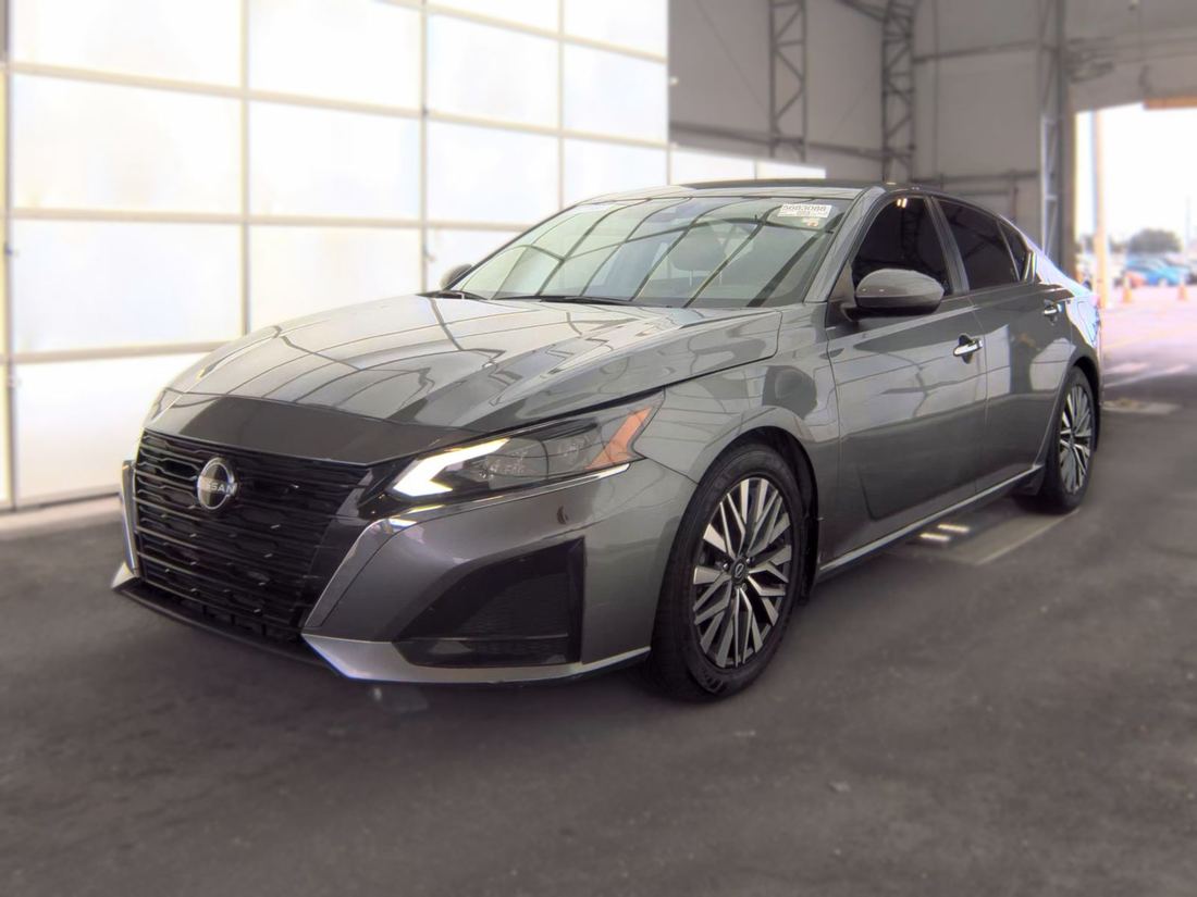 2023 NISSAN SV