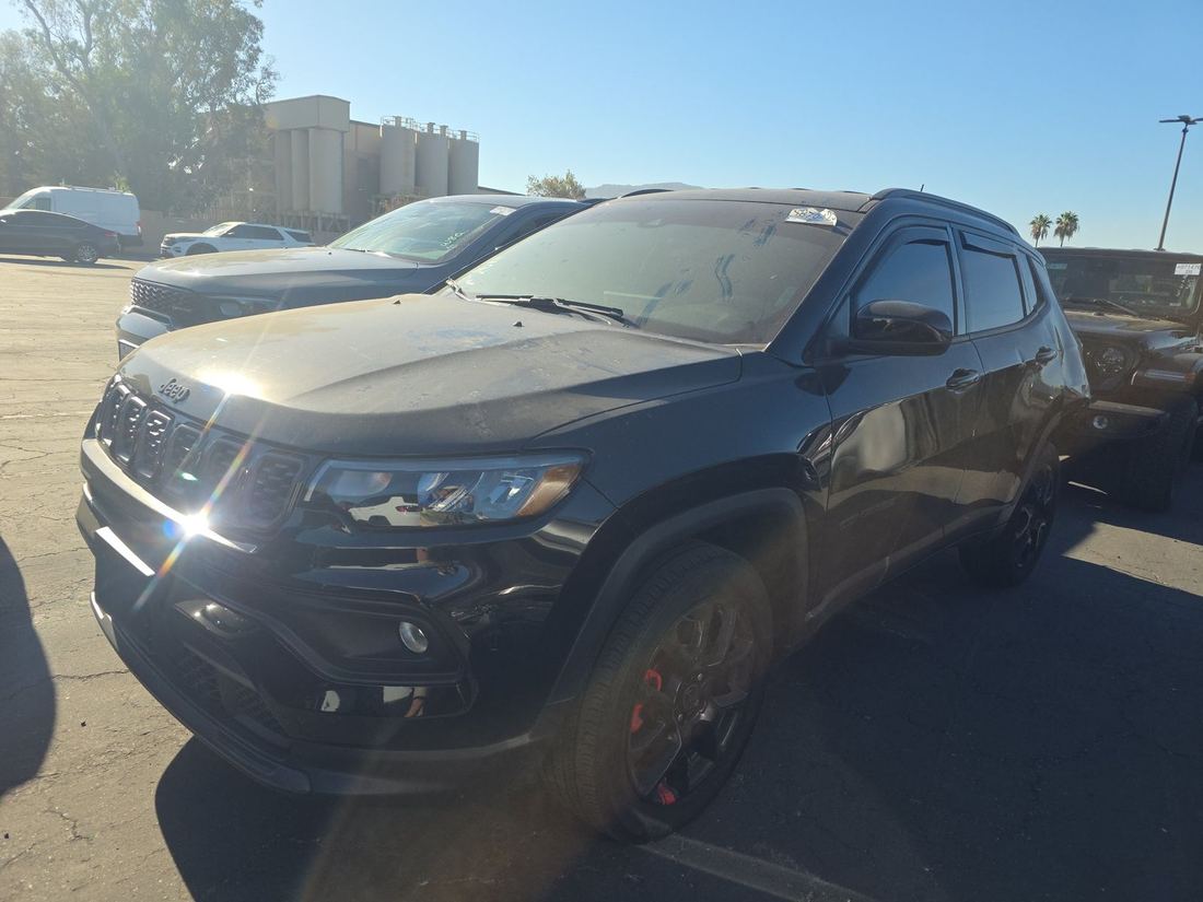 2026 JEEP Latitude/North