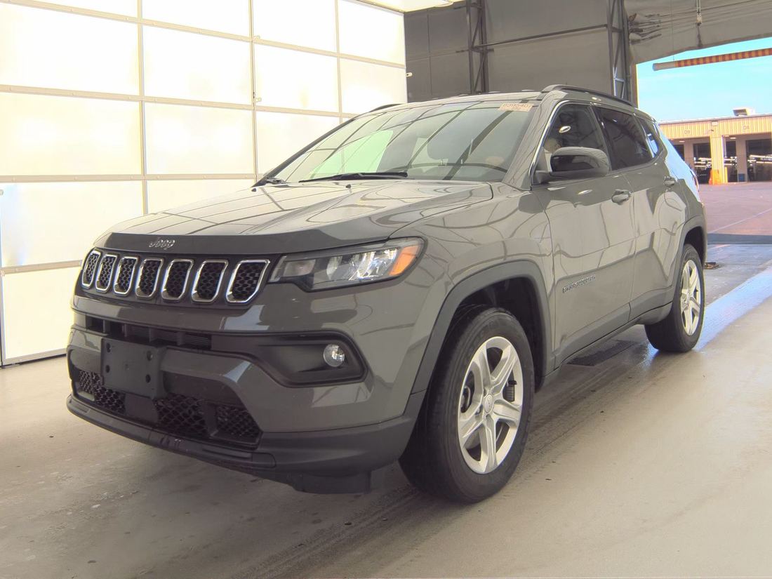 2023 Jeep North, Latitude