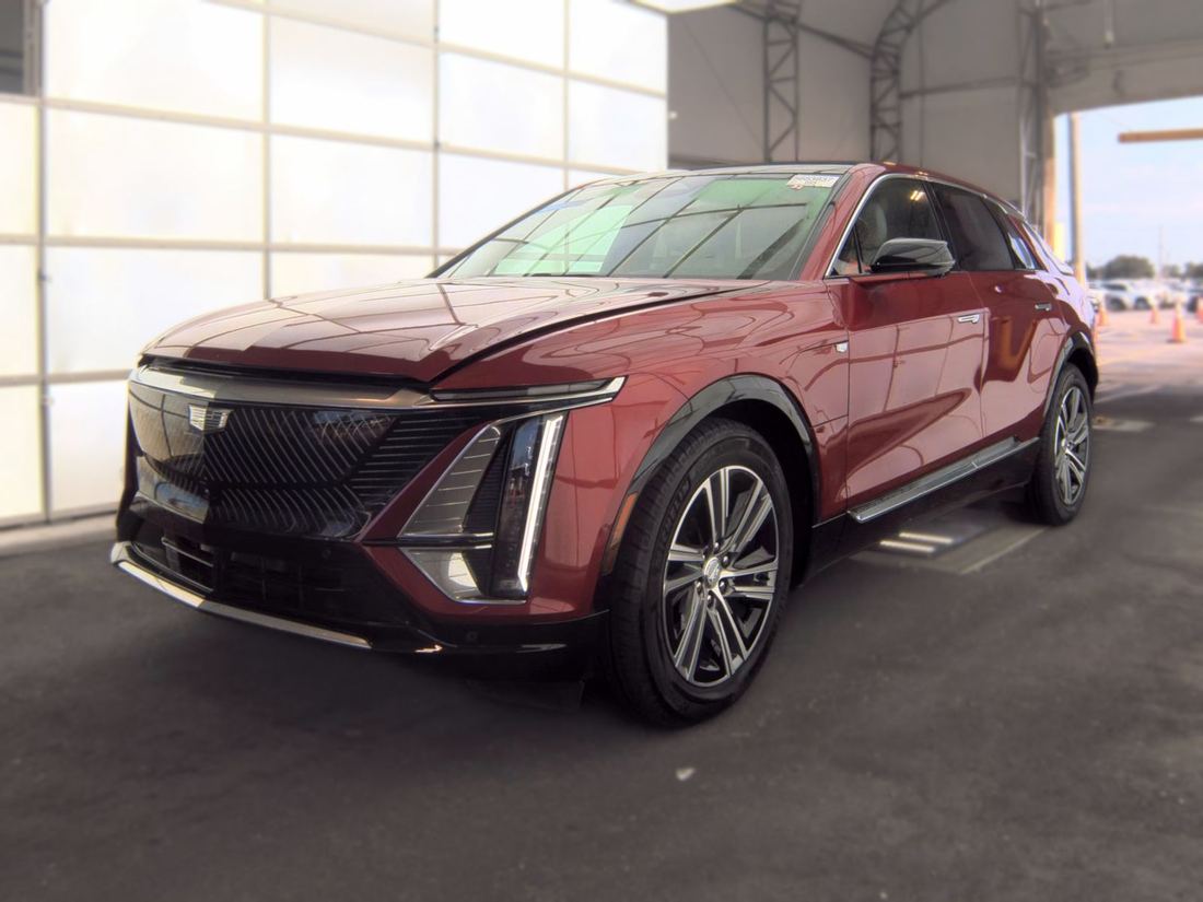 2024 CADILLAC Lux-2