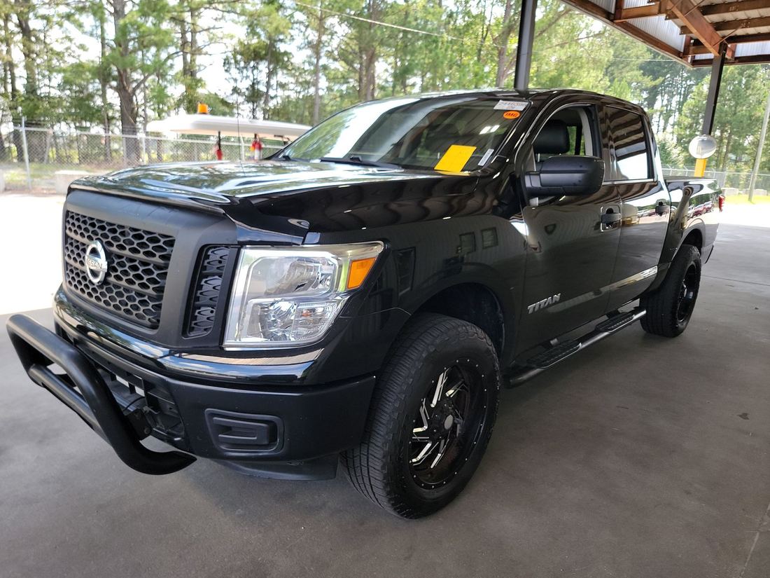 2017 NISSAN Titan