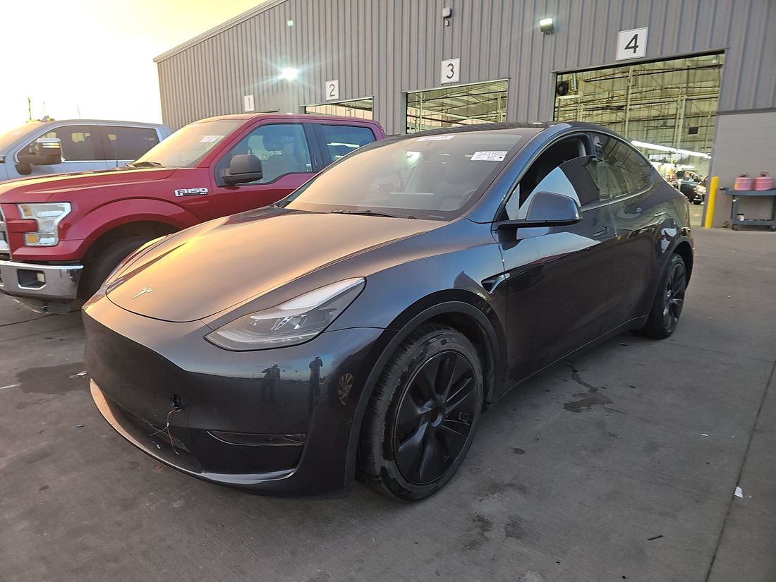 2024 TESLA Model Y