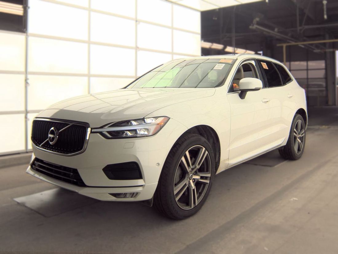 2019 VOLVO Momentum