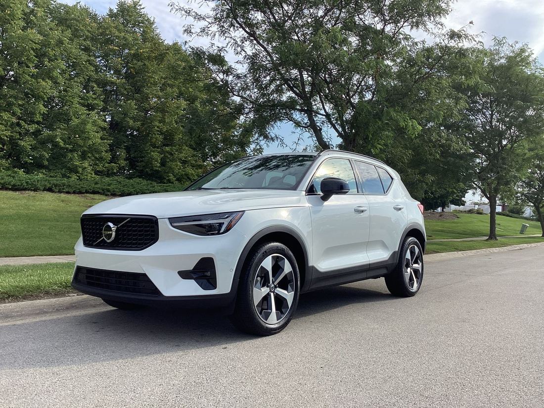 2026 Volvo Plus Dark