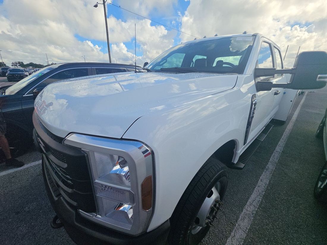 2025 FORD F-Series Super Duty-Dual Rear Wheels