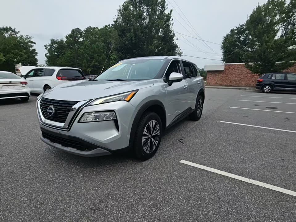 2022 Nissan SV