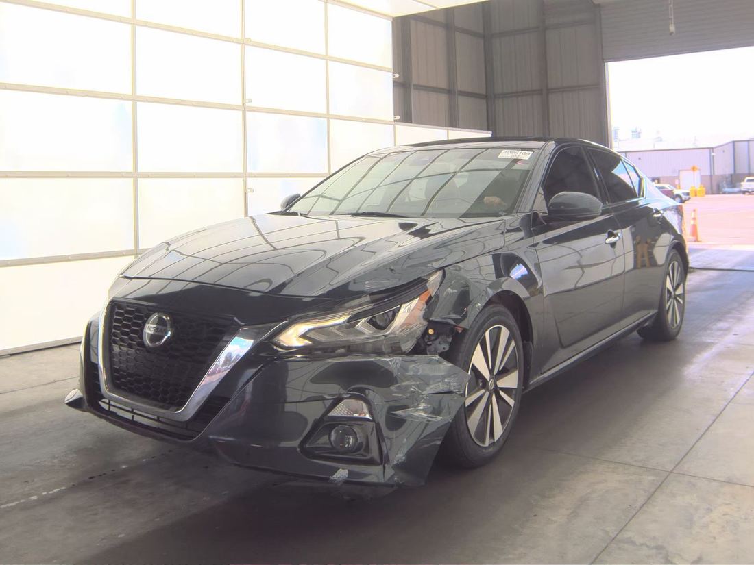 2019 NISSAN SL
